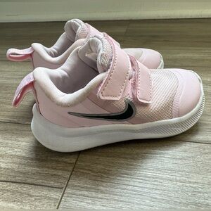 Nike StarRunner 
Pink Baby Toddler Velcro
Athletic Sneakers Shoes Sz 5C